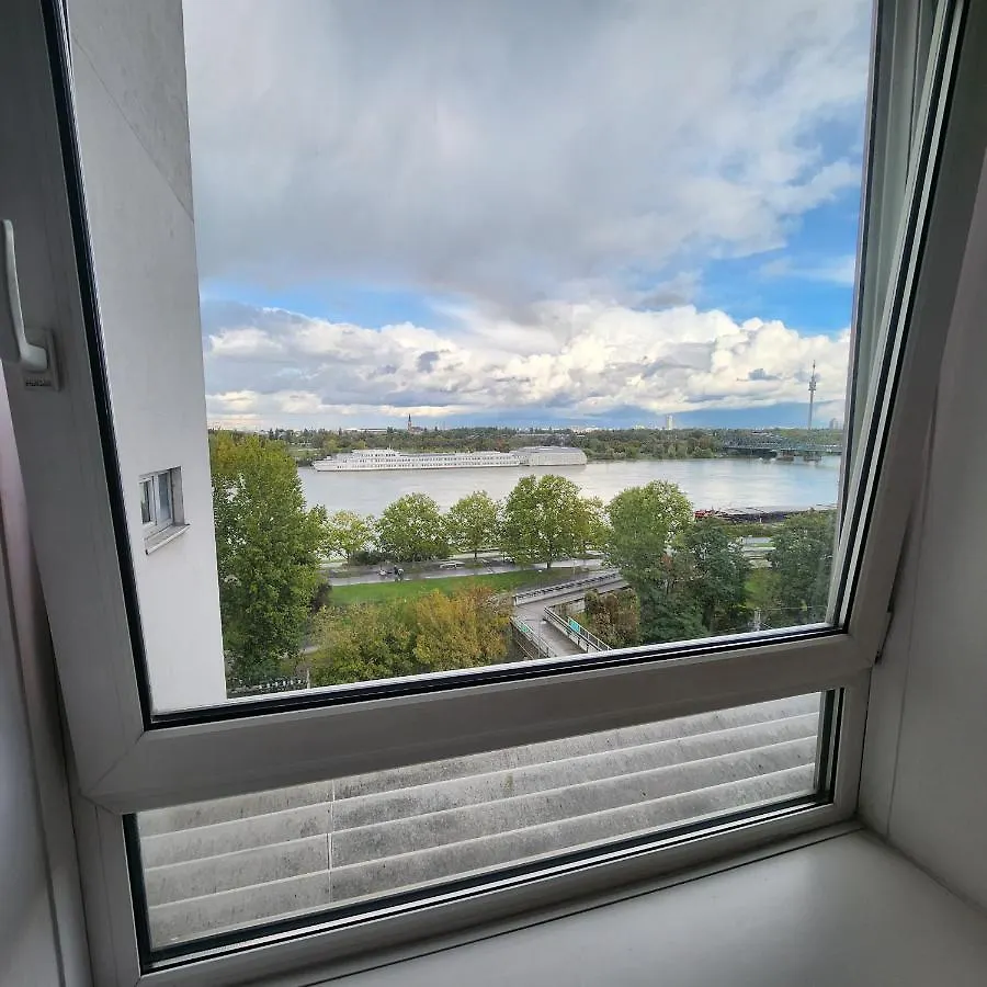 Lovely Apartment For 4 On The Danube River - Private Parking Wien