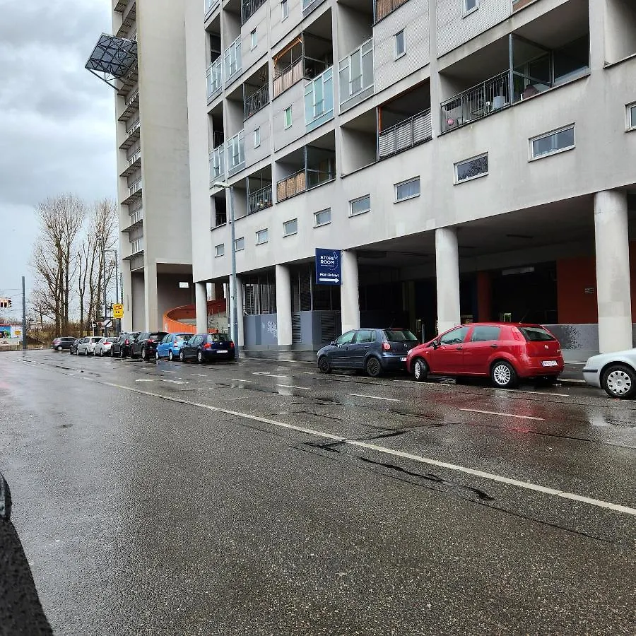 Lovely Apartment For 4 On The Danube River - Private Parking Wien