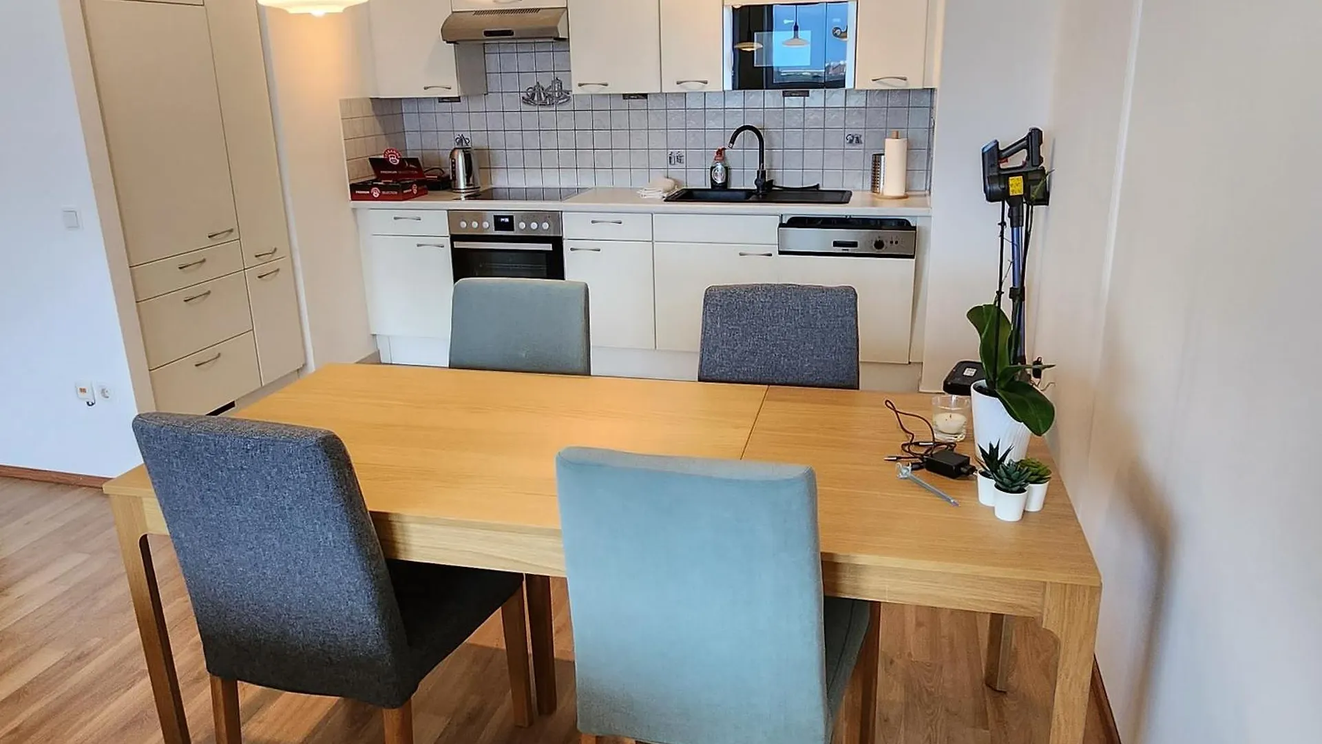 Lovely Apartment For 4 On The Danube River - Private Parking Wiedeń Austria