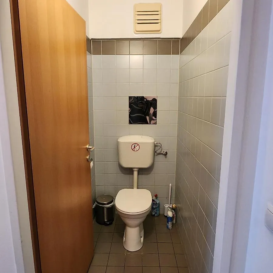 Lovely Apartment For 4 On The Danube River - Private Parking Wiedeń Austria