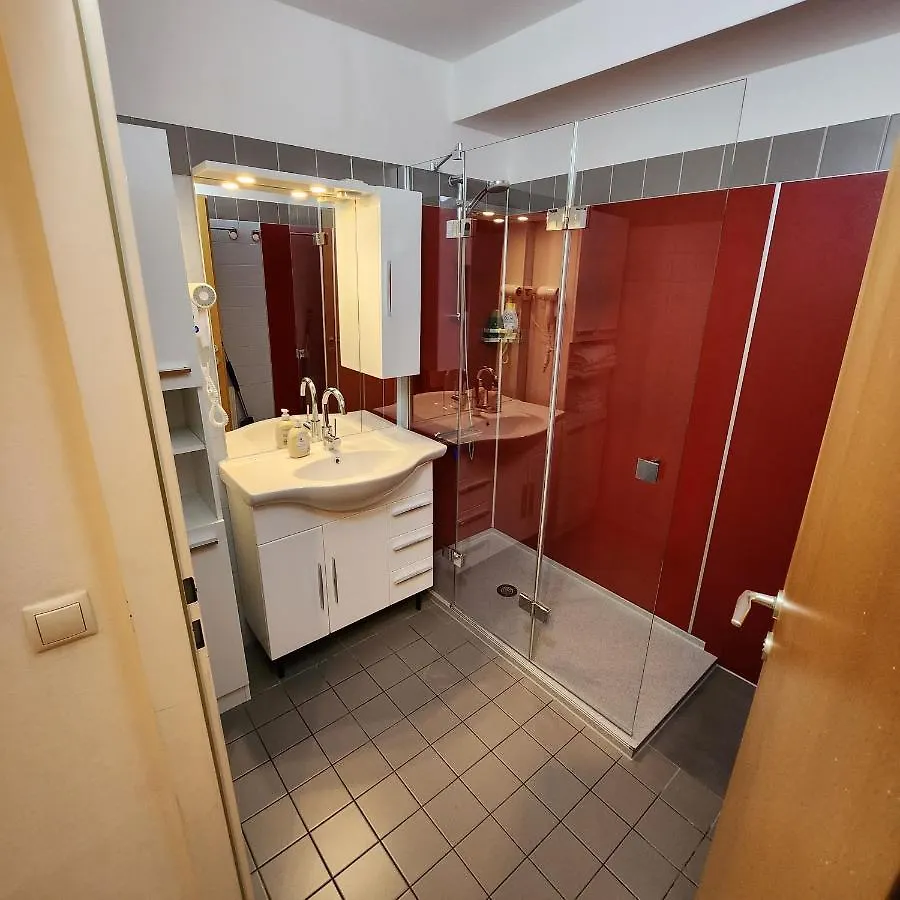 Lovely Apartment For 4 On The Danube River - Private Parking Wiedeń